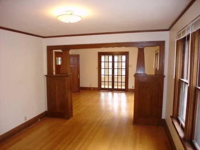 Building Photo - 205 N Few St