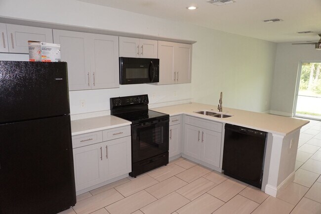 Building Photo - Spacious Duplex 3/2 Newly Built and Centra...