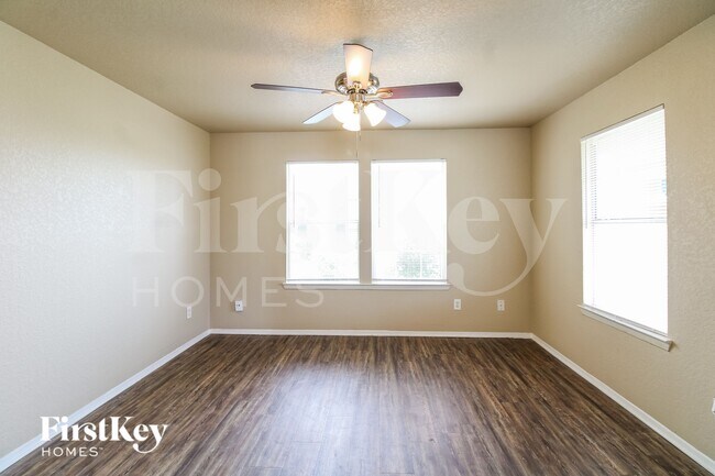 Building Photo - 1661 Nichole Woods Dr