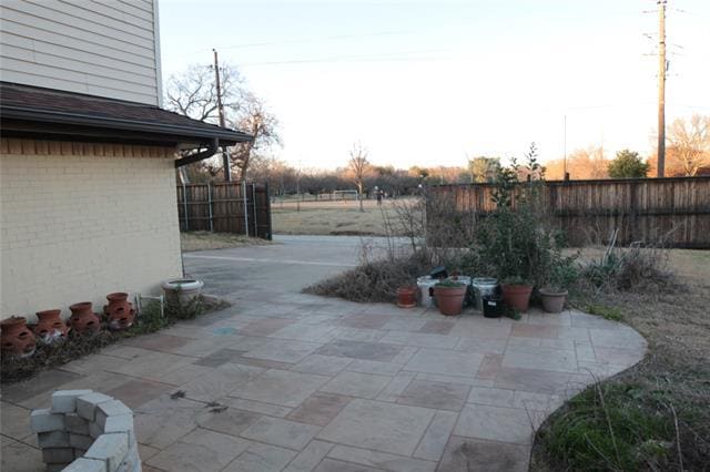 Building Photo - 1701 Midcrest Dr