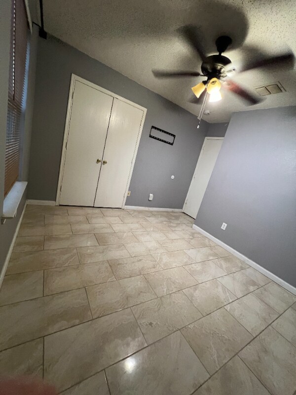 Building Photo - 911 Simi Dr