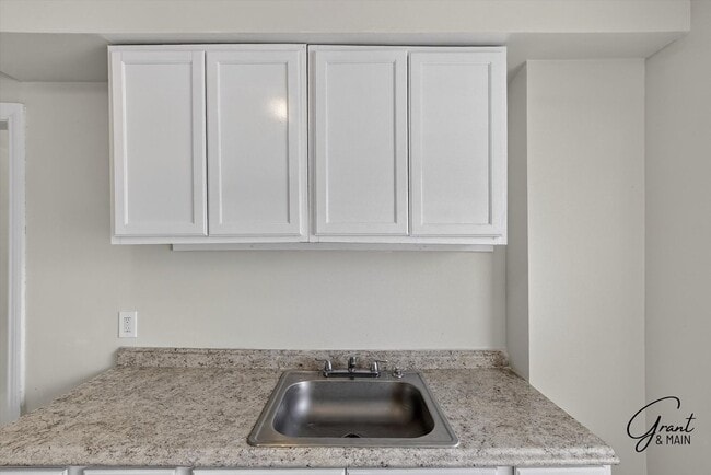 Building Photo - 12200 Cheyenne St