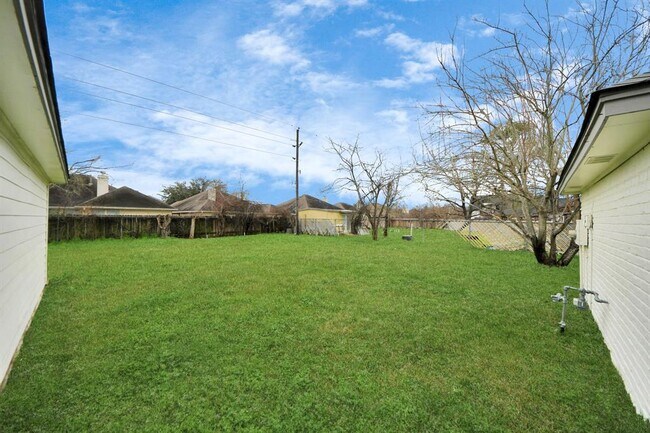 Building Photo - 13003 Foxburo Dr