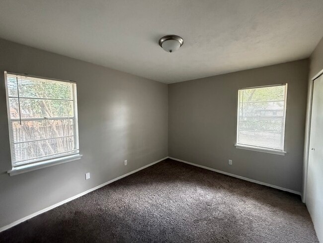 Building Photo - 9560 Crestshire Dr