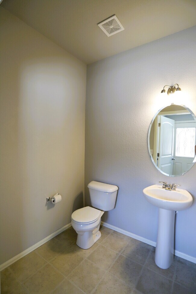 Building Photo - Welcome Home to Comfort & Convenience!