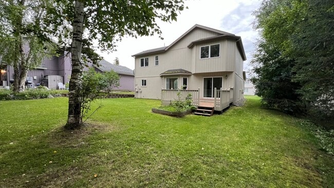Building Photo - A spacious (4) Bedroom, (2.5) Bathroom hom...