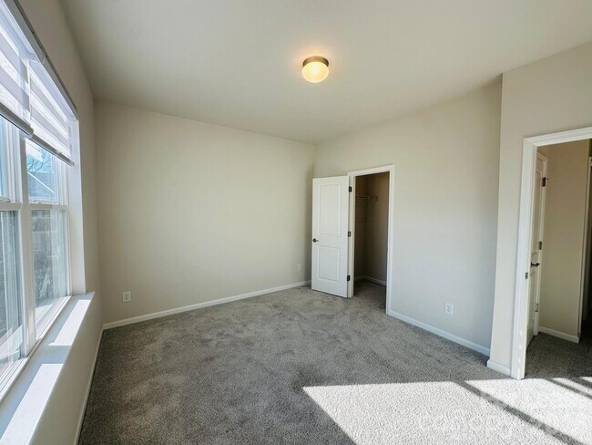 Building Photo - 5851 Strathmore Ct