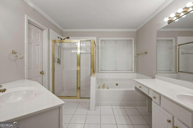 Building Photo - 10950 Kimball Crest Dr