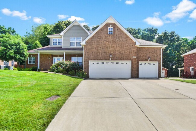 Primary Photo - Pet Friendly Four Bedroom with Bonus!
