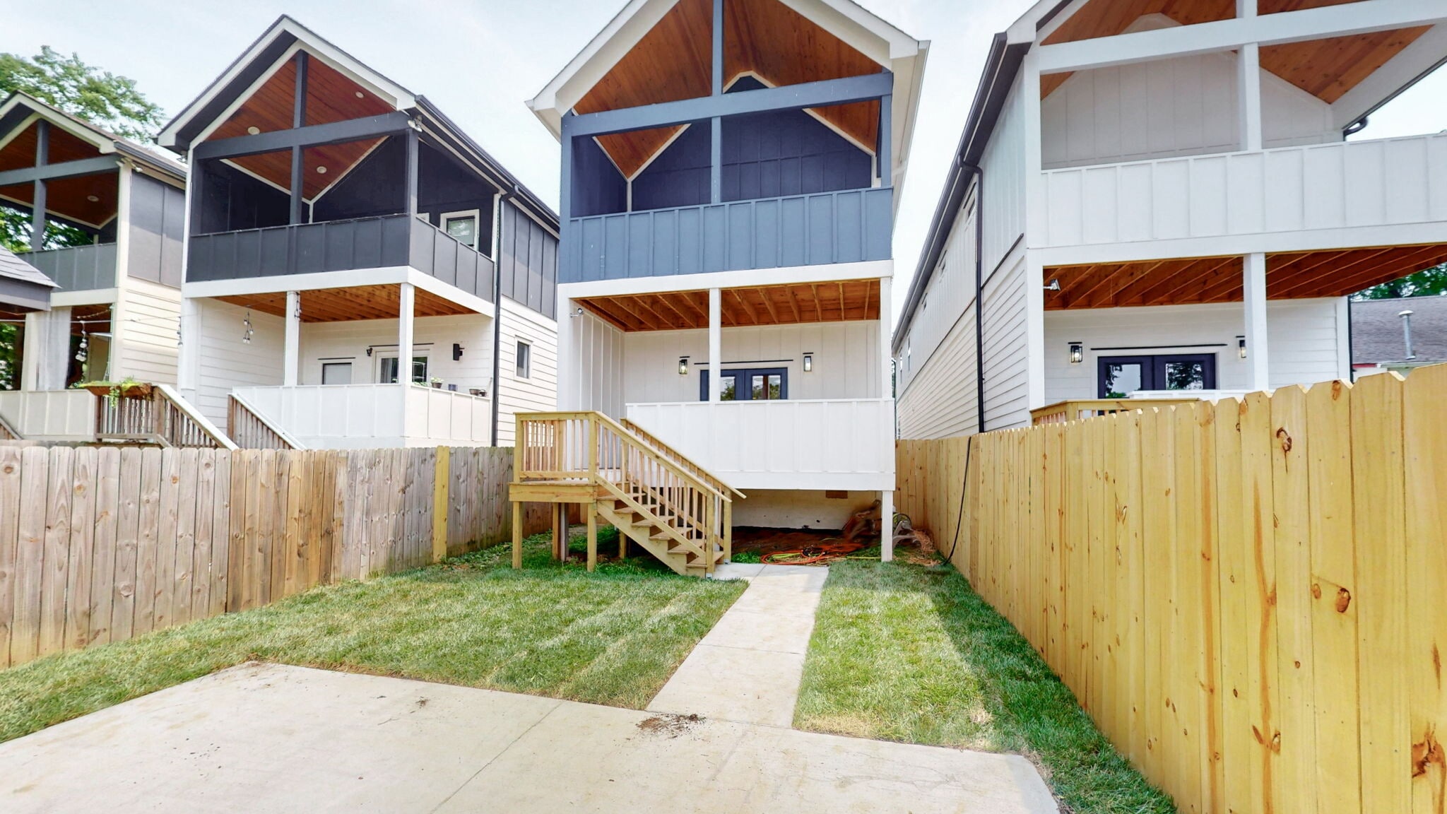 Building Photo - 2416 Albion St