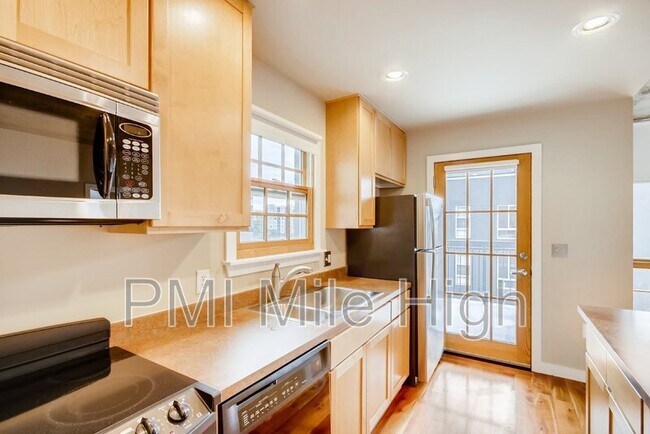 Building Photo - 275 S Harrison St