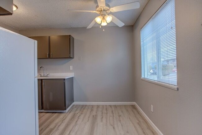 Building Photo - Cozy Studio Apartment — The Perfect Place to Call Home! Enjoy 1 Month FREE Rent!