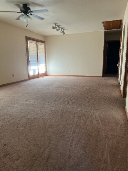 Building Photo - 2702 Parklake Ct