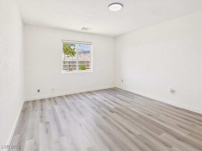 Building Photo - 5610 N Linda St