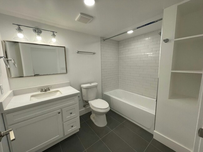 Building Photo - 3025 11th St NW