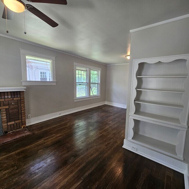 Building Photo - Beautifully Renovated 3 Bedroom 1 Bath Home