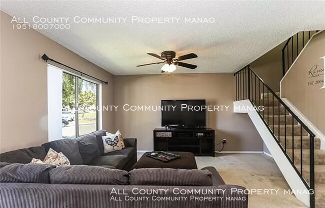 Building Photo - Beautiful 3 bedroom 1.5 bath Townhouse