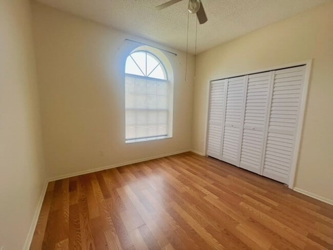Building Photo - Orlando - 4 Bedroom, 2 Bathroom - $2550.00