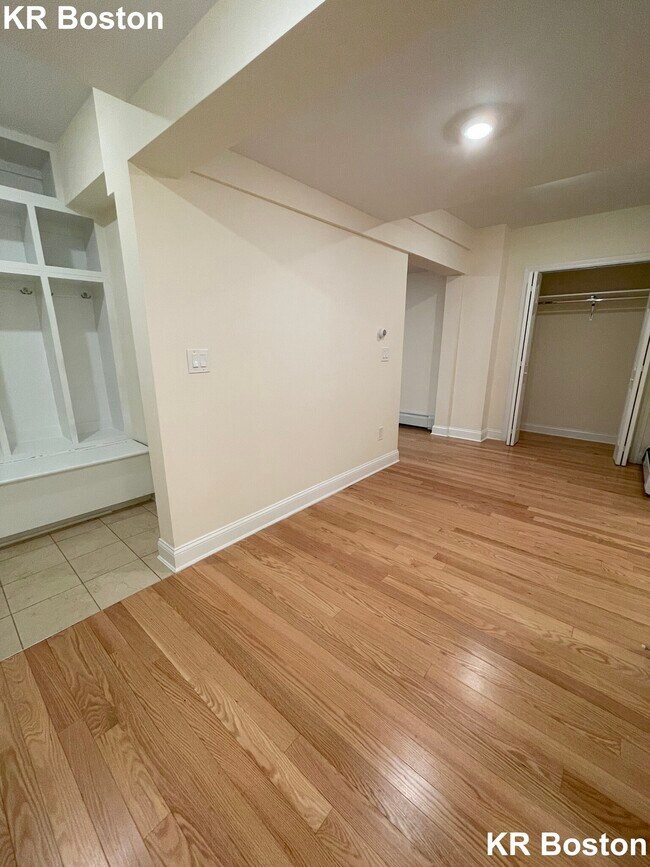 Building Photo - 63 Green St