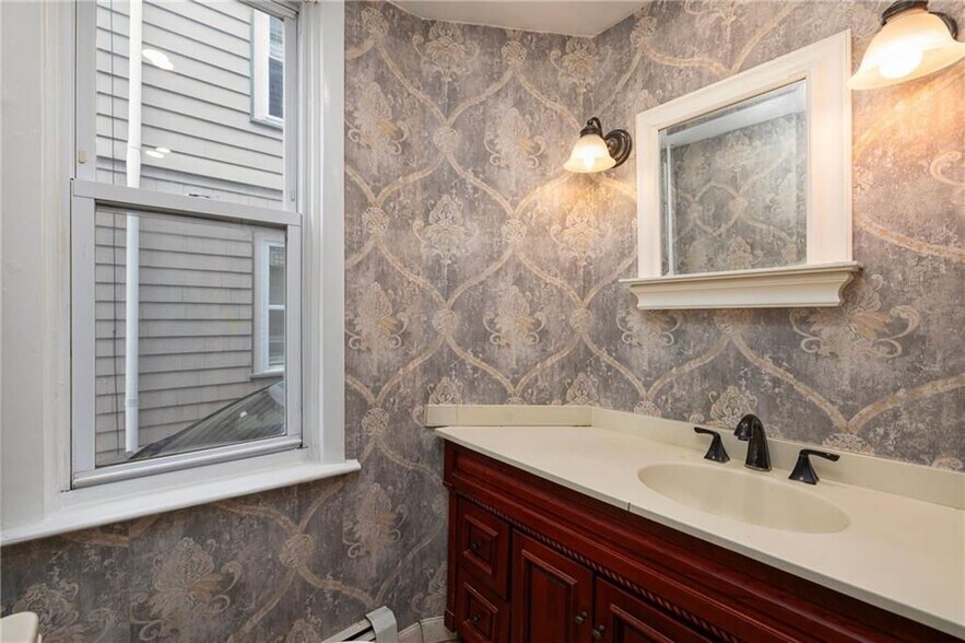 Building Photo - 5 Solar St