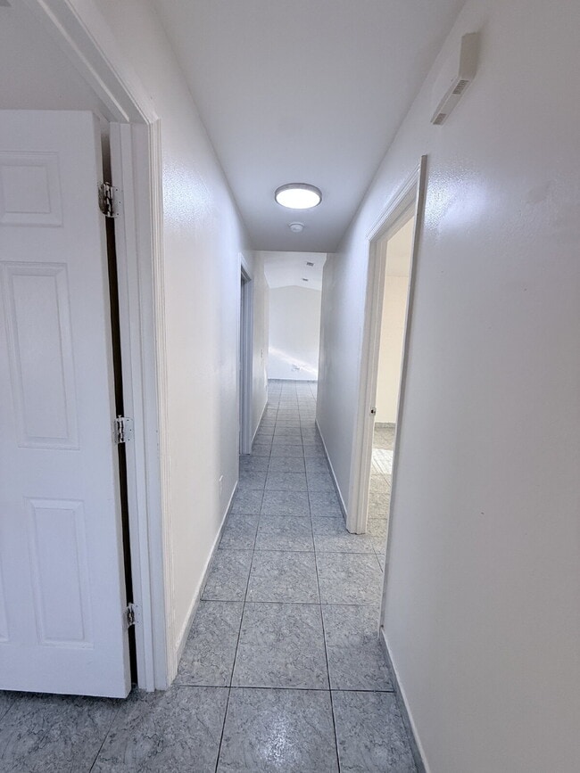 Building Photo - Moving Ready! 3-Bedroom   + 2-Bathroom + Bonus Room