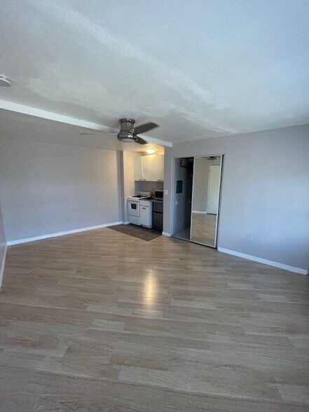 Building Photo - 1508 Dolphin St