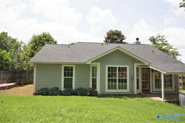 Building Photo - 252 Mountain Creek Dr