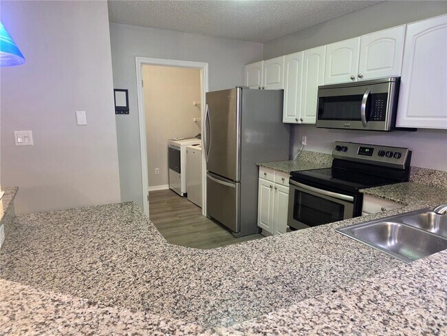 Building Photo - 4045 Crockers Lake Blvd