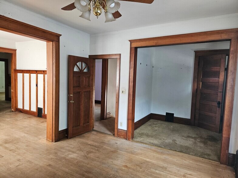 Building Photo - 2567 N Frederick Ave