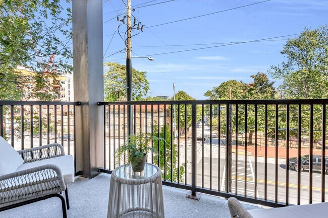 Building Photo - STUNNING MIDTOWN 2BED 2BATH