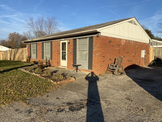 Building Photo - 302 Mayflower Rd