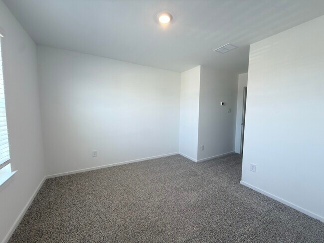 Building Photo - 9122 Serene Hvn Dr