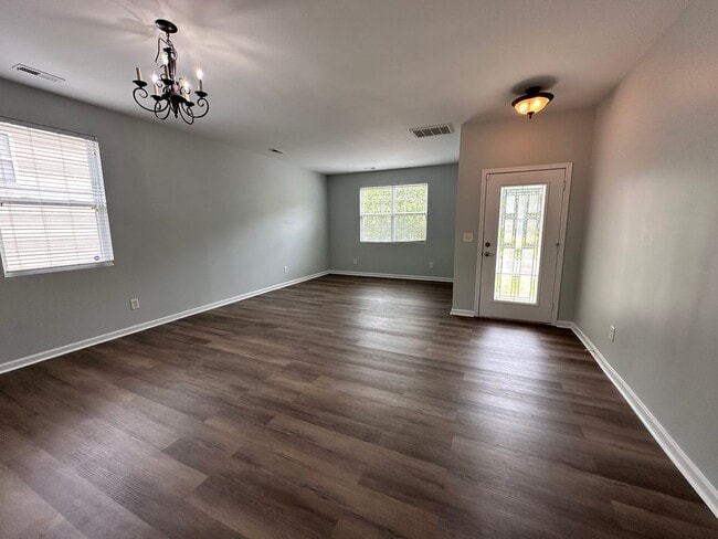 Building Photo - Exclusively Offered By Muse Realty Rentals...