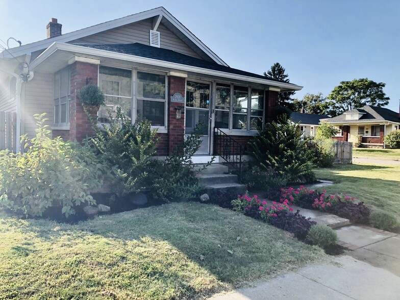 Enclosed front porch with bench swing - 2838 Allen Ave