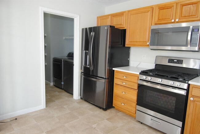 Building Photo - 65 Georgetown Dr