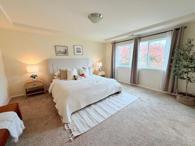 Building Photo - For Rent – Bright & Spacious Home with Bonus Room