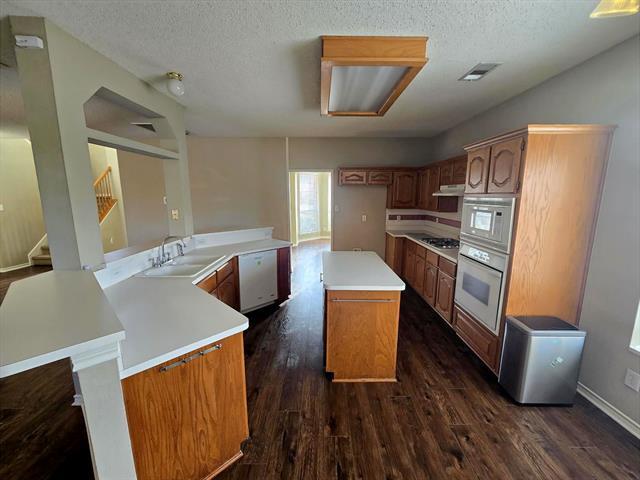 Building Photo - 327 Hillglen Dr