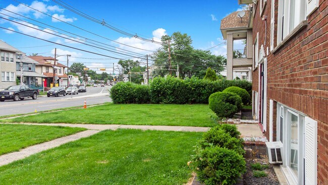 Building Photo - 437 Elmora Avenue