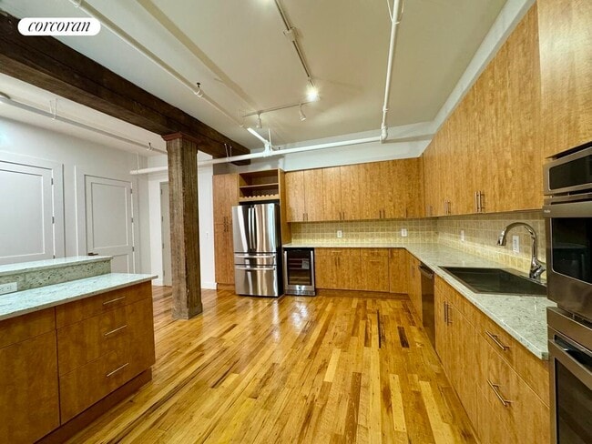 Building Photo - 275 Conover St