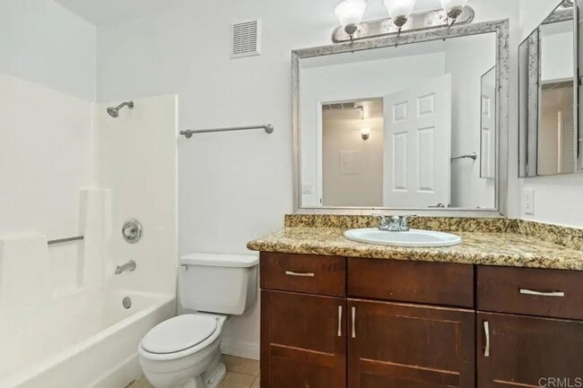 Building Photo - Conveniently Located - Available Immediately!