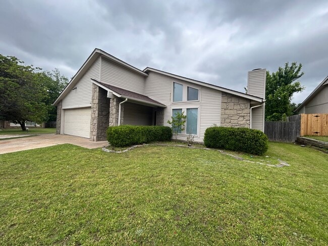 Building Photo - South Tulsa gem!