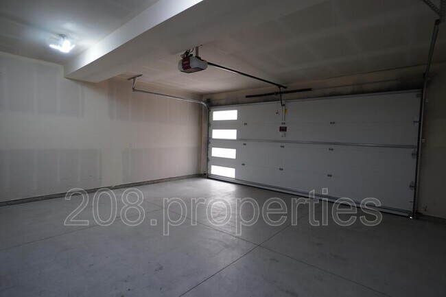 Building Photo - 4314 W Clark St