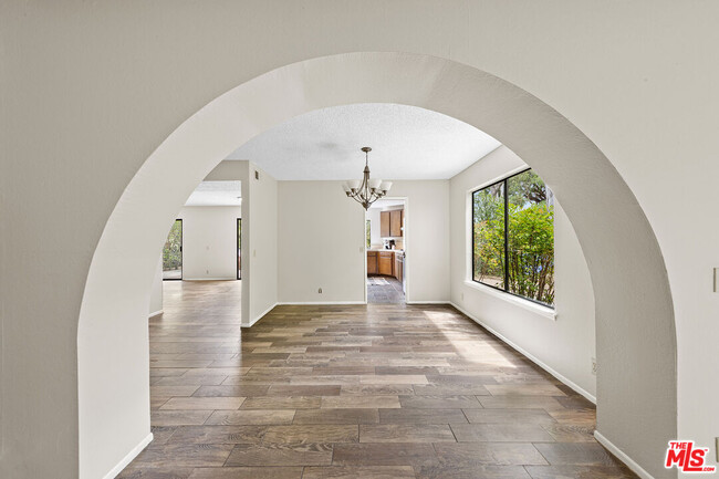 Building Photo - 780 Carriage Cir