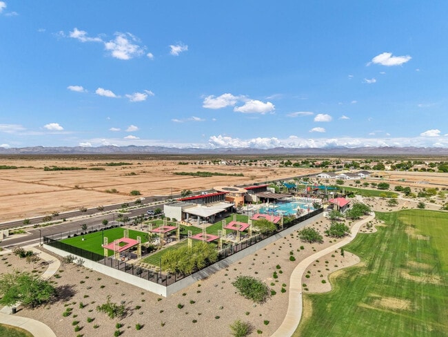 Building Photo - 30517 N Oak Dr