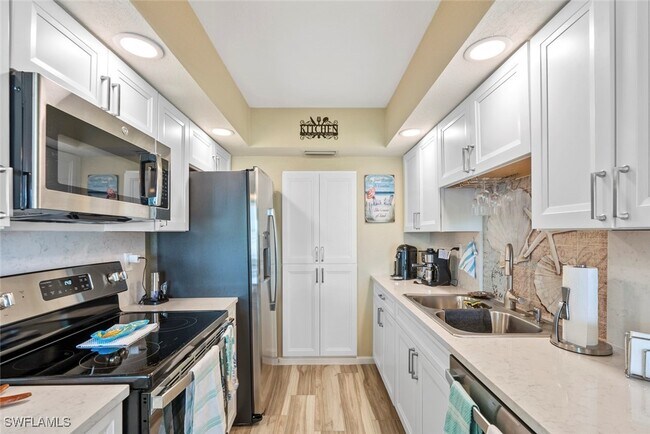 Building Photo - 896 Buttonwood Dr