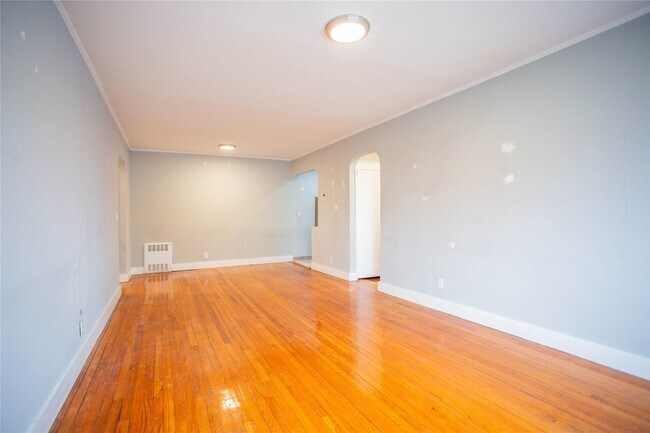 Building Photo - 302 E Broadway