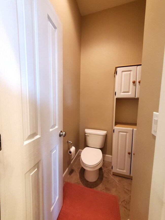 Building Photo - Gorgeous executive style home available fo...