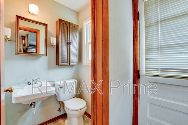 Building Photo - 609 Birch Dr