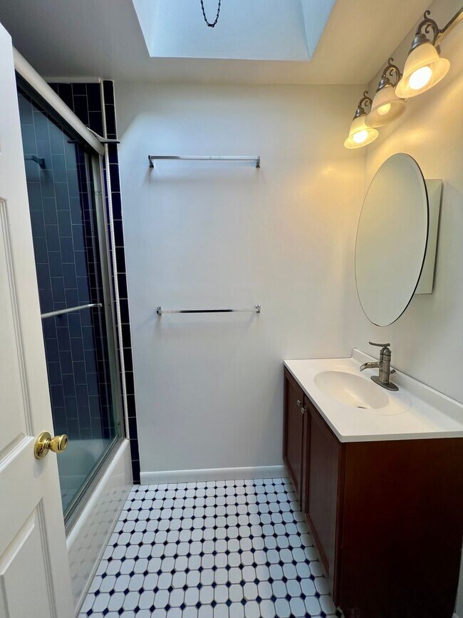 Building Photo - Gorgeous 3-Bedroom Townhome in Ambler! Available NOW! Last Month’s Rent WAIVED up front for quali...