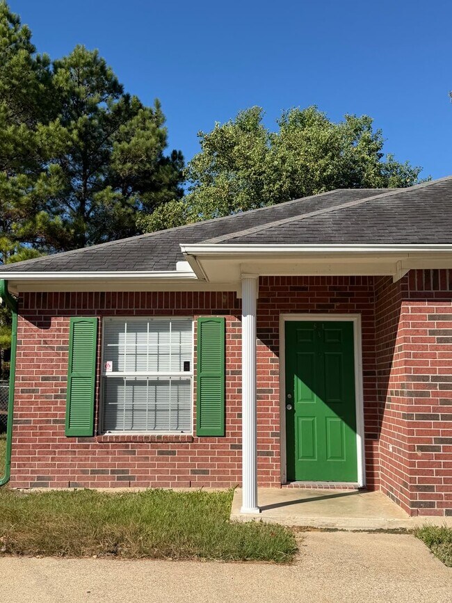 Building Photo - 624 Vicki Dr